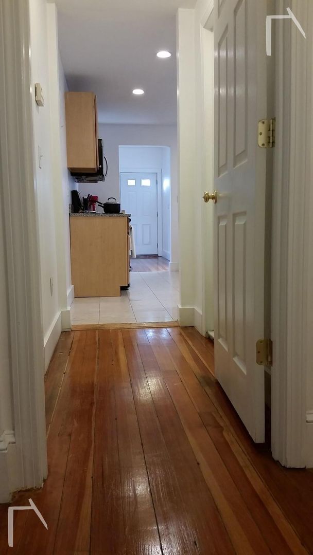 Building Photo - Oak Square 3 bed/2 bath with CENTRAL AIR a...