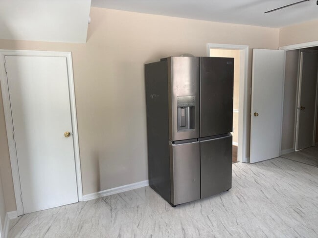 Foto del edificio - 4717 Mill Park Dr