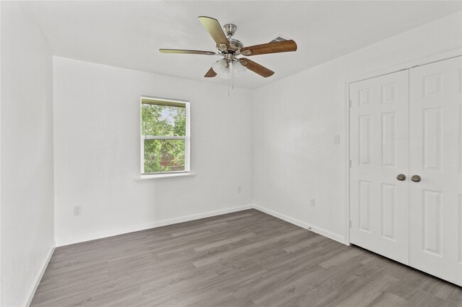 Building Photo - 316 20th St