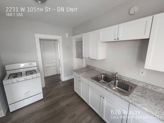 Building Photo - Charming 3-Bedroom Property in Prime Location