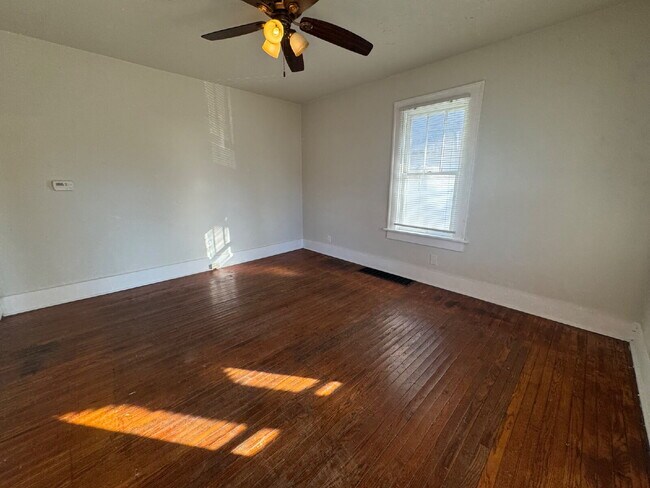 Foto del edificio - Charming 2 Bed | 1 Bath | Move-In Ready!