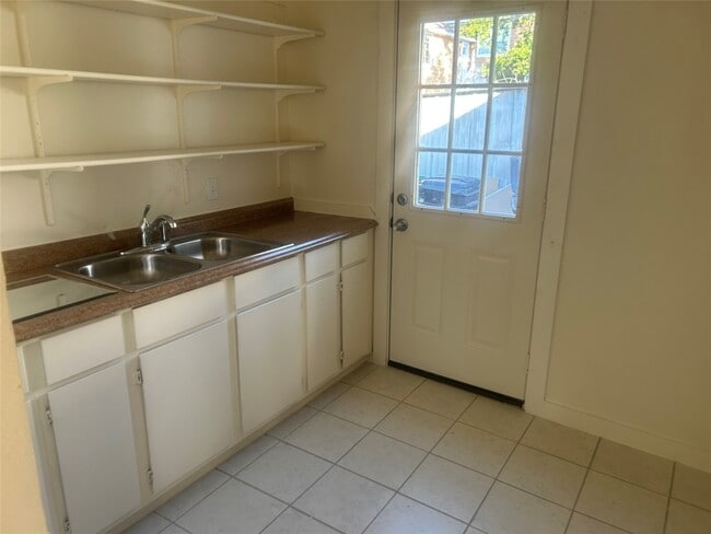 Building Photo - 602 Cordell St