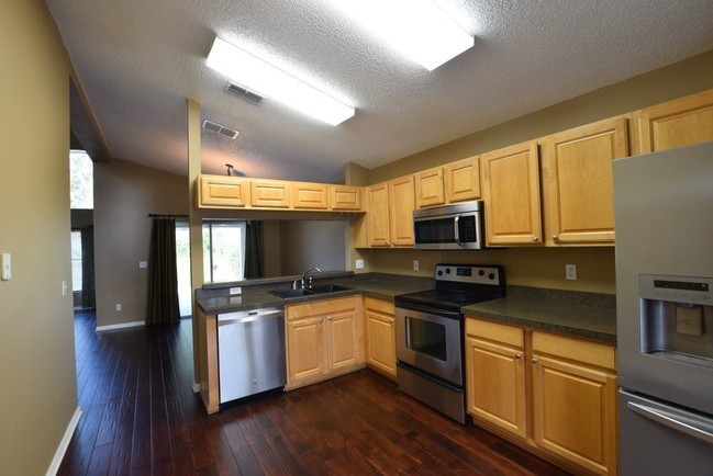 Building Photo - 3 br, 2.5 bath House - 479 Randon Terrace