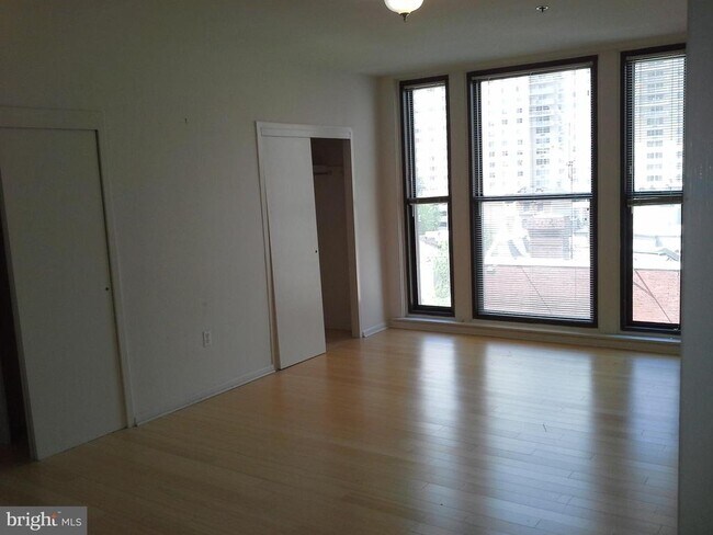 Foto del edificio - 135 S 19th St