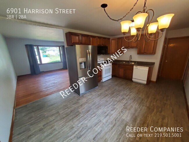 Building Photo - Spacious 3 bed 1,75 bath with HUGE basement