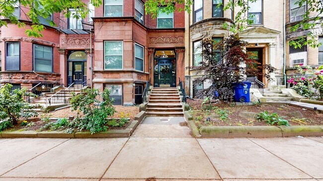 Foto del edificio - 1071 Beacon St