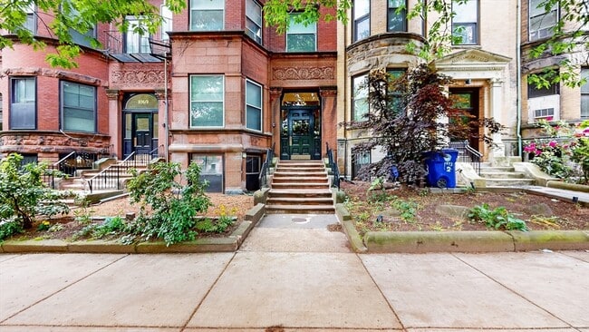 Building Photo - 1071 Beacon St