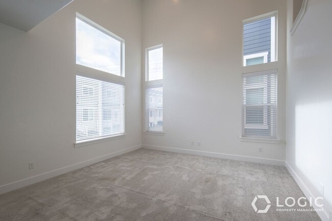 Building Photo - Stunning Townhome in Lehi!!