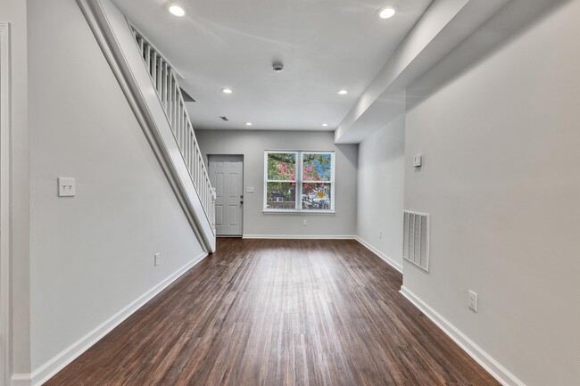 Building Photo - 3334 W Caton Ave