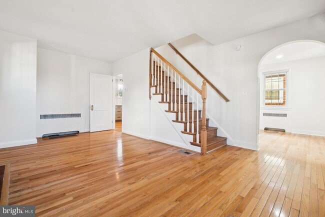 Building Photo - 7809 Oakdale Ave