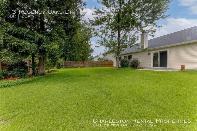 Foto del edificio - 13 Regency Oaks Dr