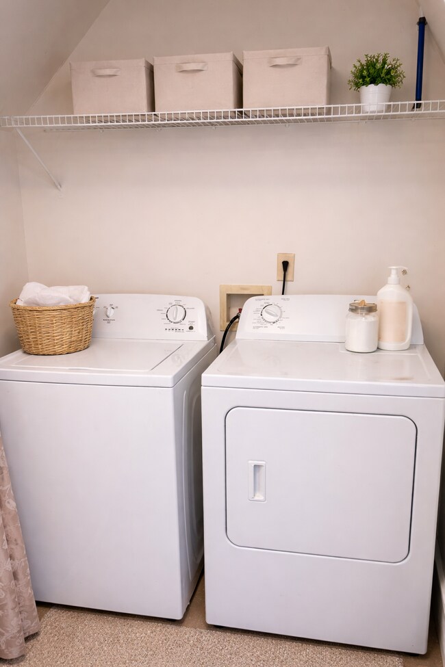 Foto del edificio - Private Room + Private Bath • No Deposit • Utilities Included • 14 Min to Center City