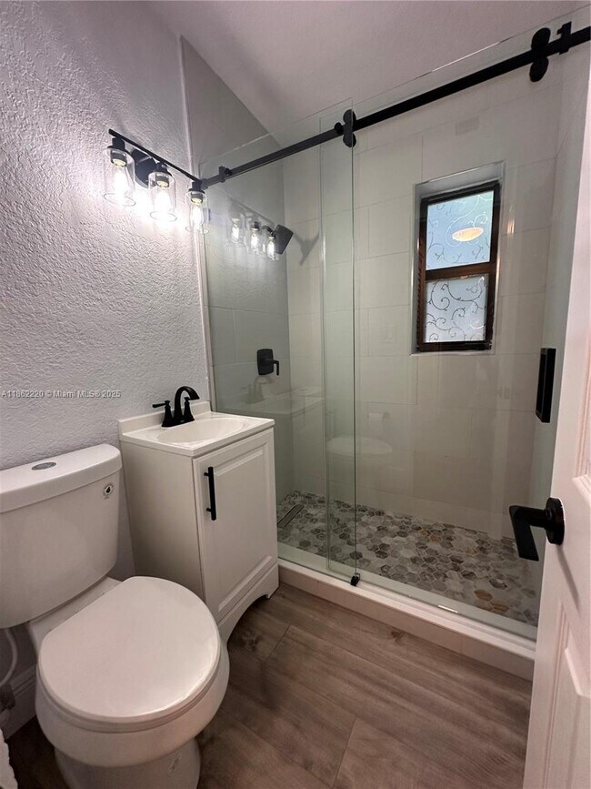 Foto del edificio - 1733 SW 13th St