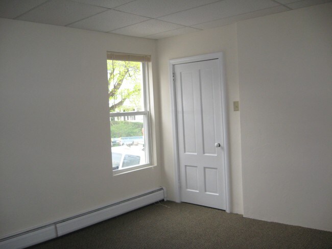 Building Photo - 71 Lakewood St