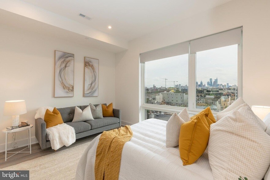 Foto principal - 1421-23-1423 E Columbia Ave