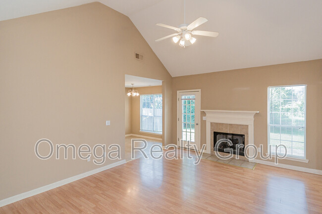 Building Photo - 2022 Edgewood Dr