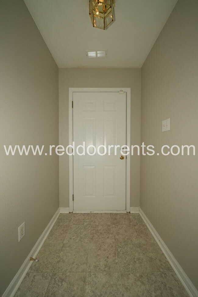 Foto del edificio - Charm and Convenience: Your Ideal 3-Bedroo...