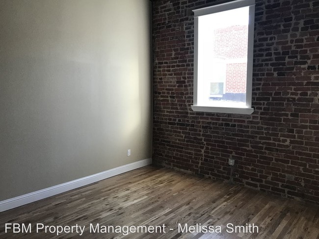 Building Photo - 220 N Beaton St