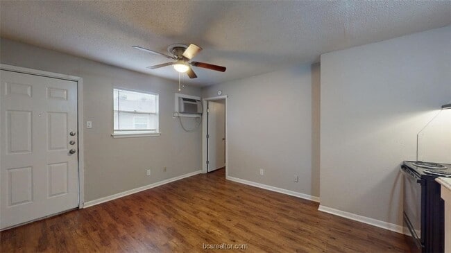 Building Photo - 500 Foch St