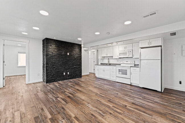 Foto del edificio - 4883 E Silver Ridge Rd