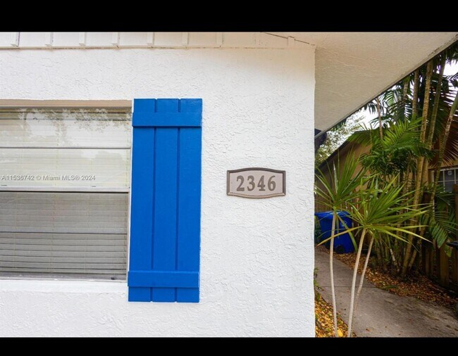 Building Photo - 2346 SW 17th Ave
