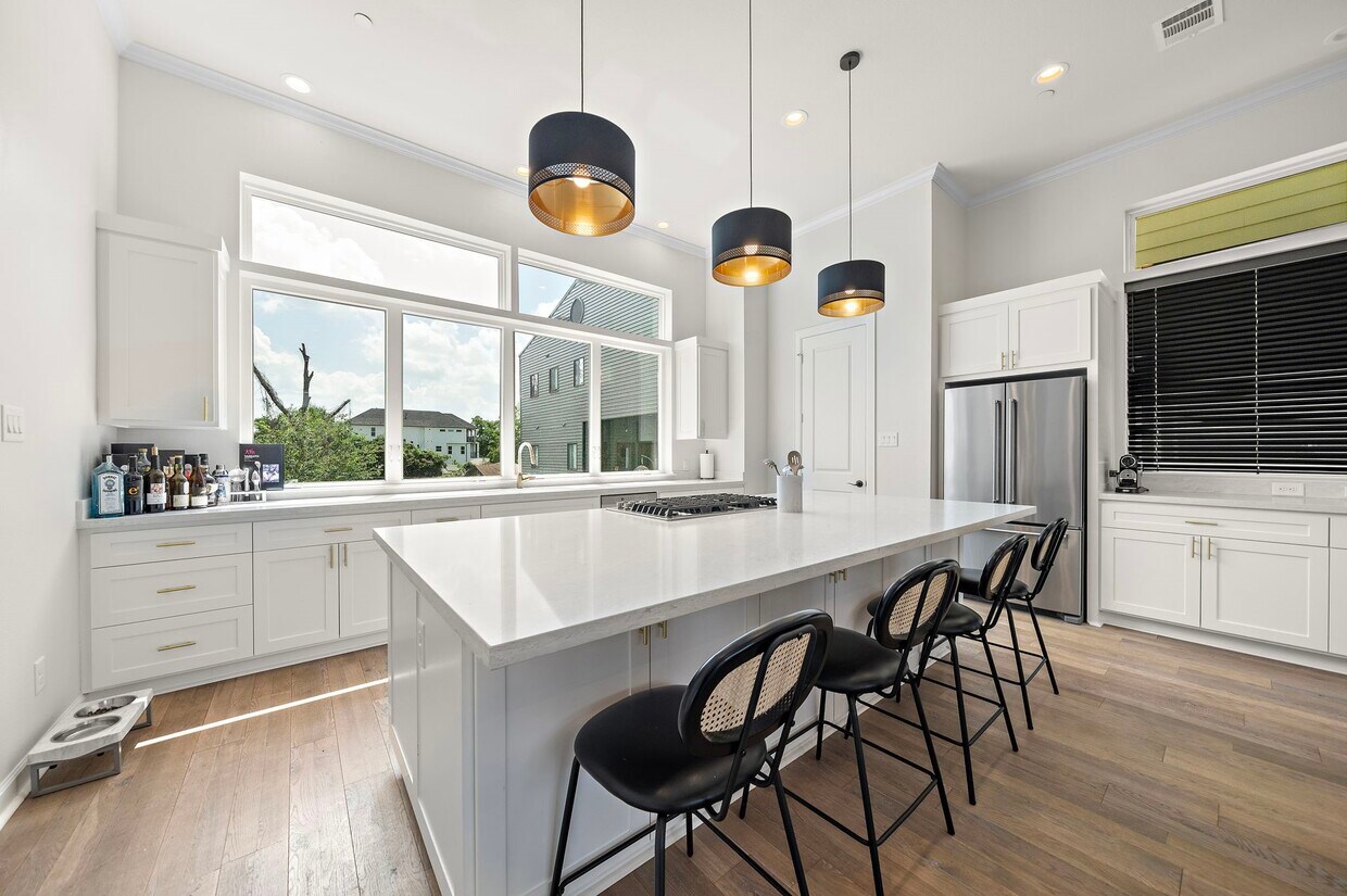 Foto principal - 907 W 16th St