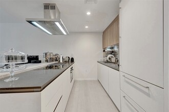 Building Photo - 1000 Brickell Plaza