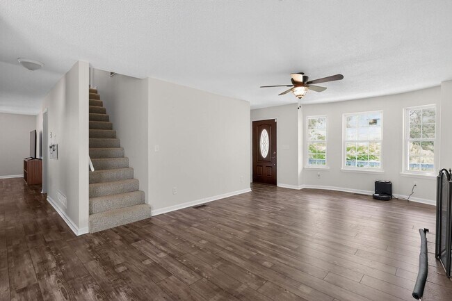 Foto del edificio - 373 Redwing Rd