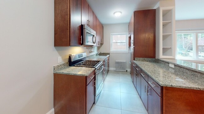 Foto del edificio - 2339 40th Pl NW