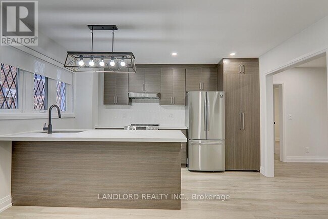 Photo du bâtiment - 2520 Bloor St W