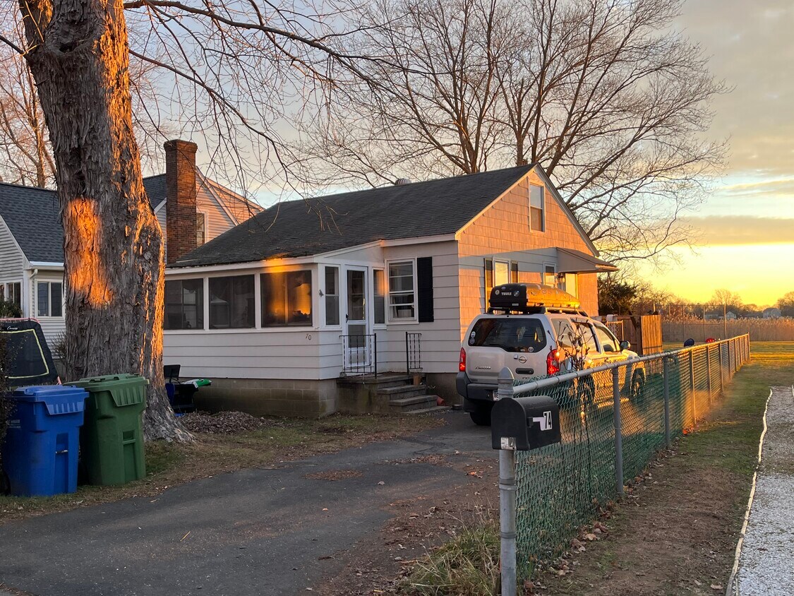 70 Chalker Beach Rd, Old Saybrook, CT 06475 House Rental in Old