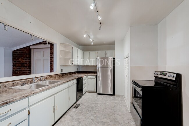 Building Photo - 1613 St Michaels Rd