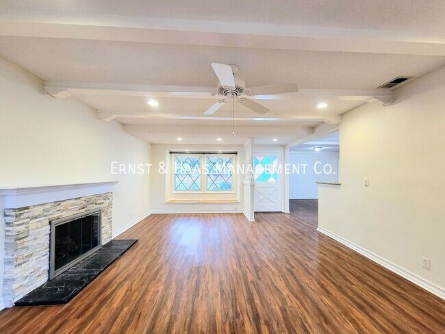 Building Photo - Beautiful 3 Bedroom Home with Lush Yard in...