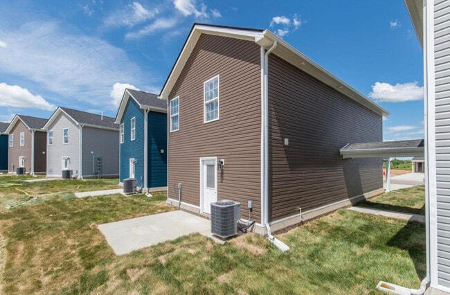 Building Photo - 2025 Dolly Dr
