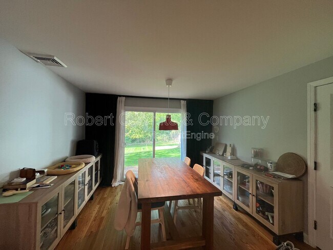 Foto del edificio - 233 S Rolling Acres Rd