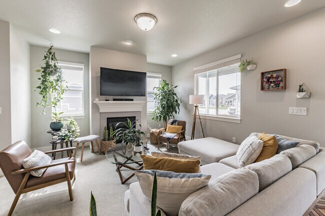 Building Photo - 8122 River Run Dr