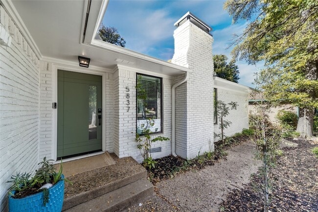 Building Photo - 5837 Clendenin Ave