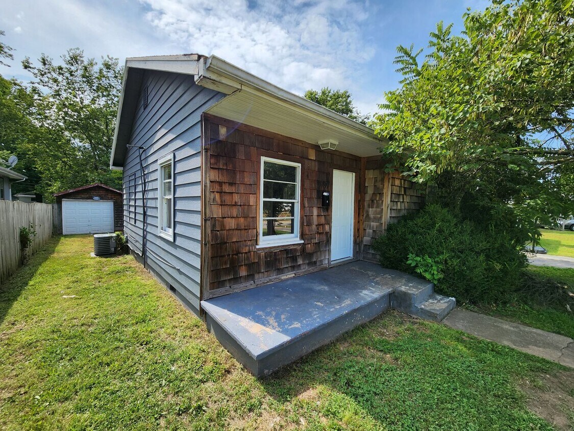 Primary Photo - Spacious 2-Bedroom, 1-Bathroom Home AVAILA...