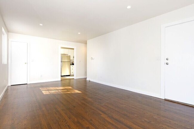 Foto del edificio - Newly Remodeled, Top Floor , One Bedroom