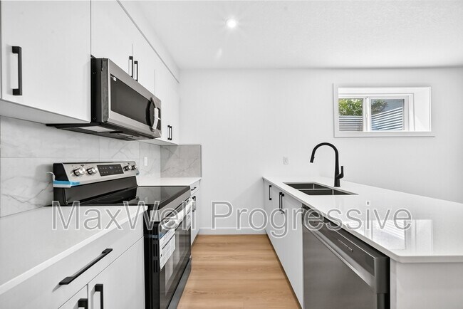 Photo du bâtiment - 14510-14595 95 Ave NW
