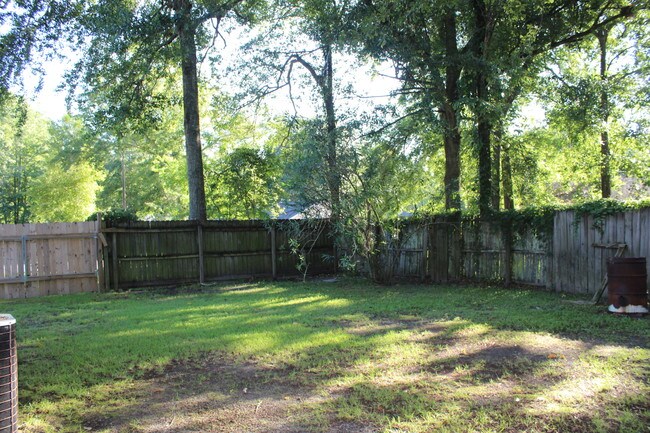 Building Photo - 2615 Banks Cir