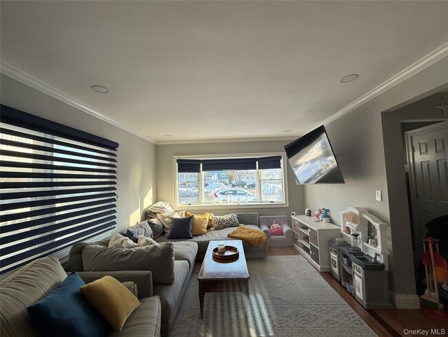 Building Photo - 433 W Park Ave