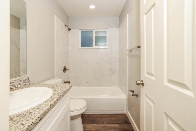 Foto del edificio - 1026 Woodridge Dr