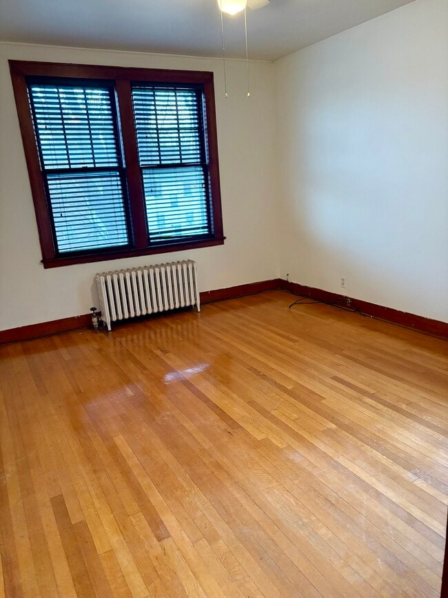 Building Photo - 180 Jerome Pl