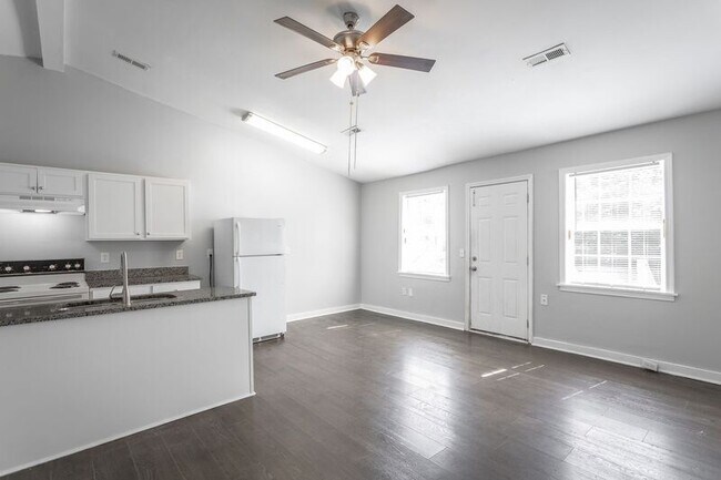 Foto del edificio - 100 Creeks Bend Dr