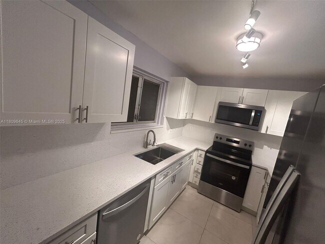Foto del edificio - 394 N Laurel Dr