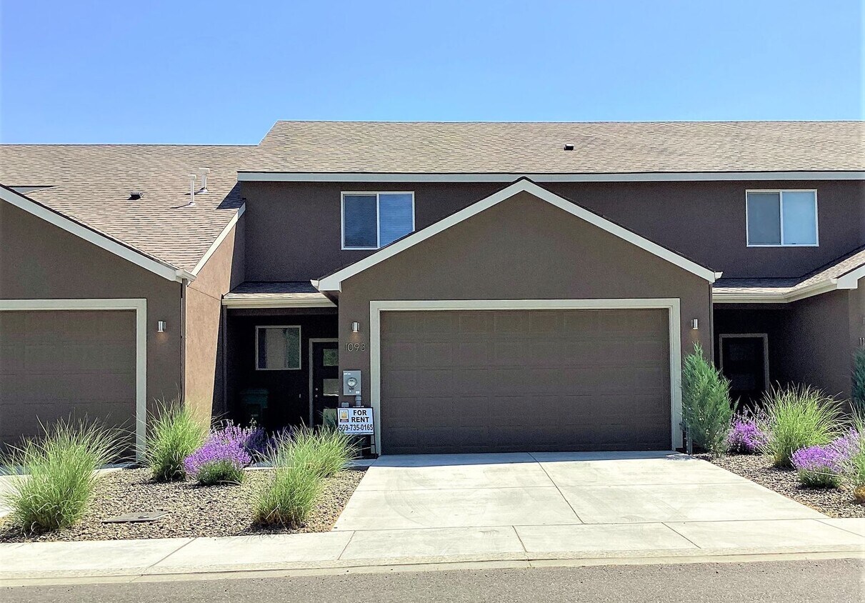 Primary Photo - 2 Story Townhouse with Washer/Dryer, Fence...