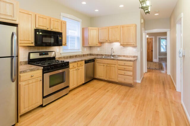 Foto del edificio - 4912 N Oakley Ave
