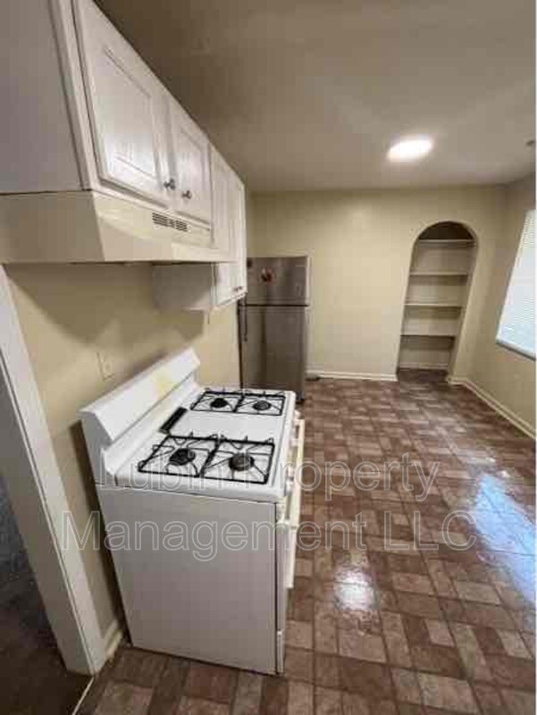 Foto del edificio - 4712 Royal Ridge Dr