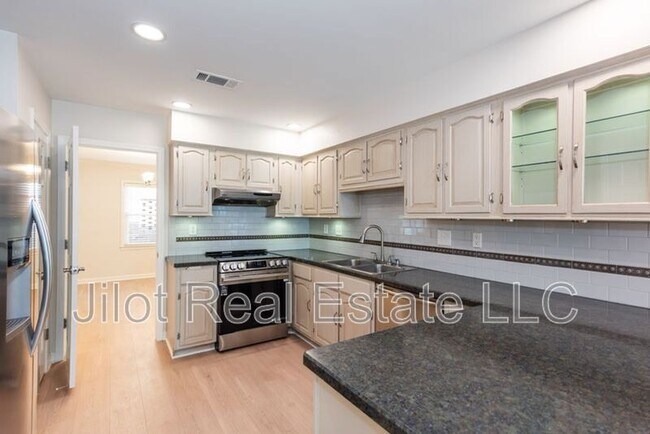 Foto del edificio - 1647 Executive Park Ln NE